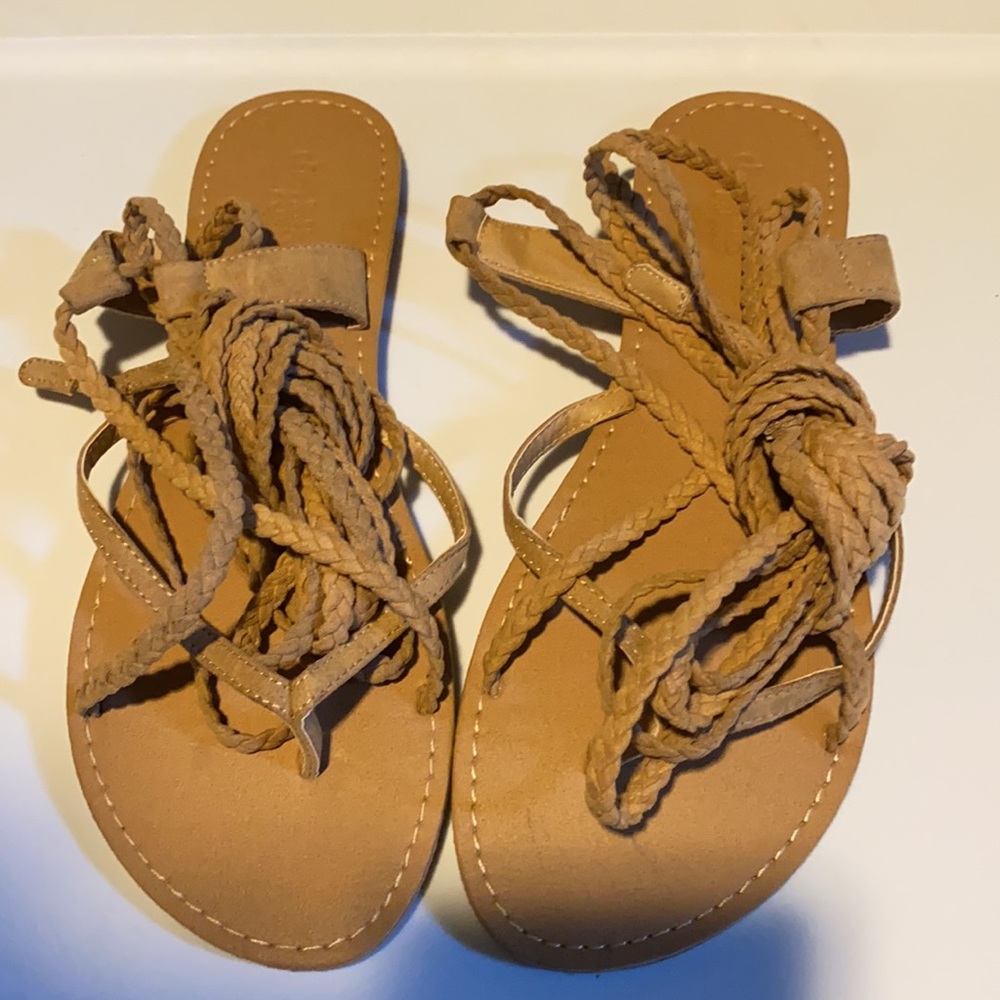 BRAND NEW . CHARLOTTE RUSSE . TAN NUDE REALLY LONG TIE UP SANDALS 🩴 VERY PRETTY